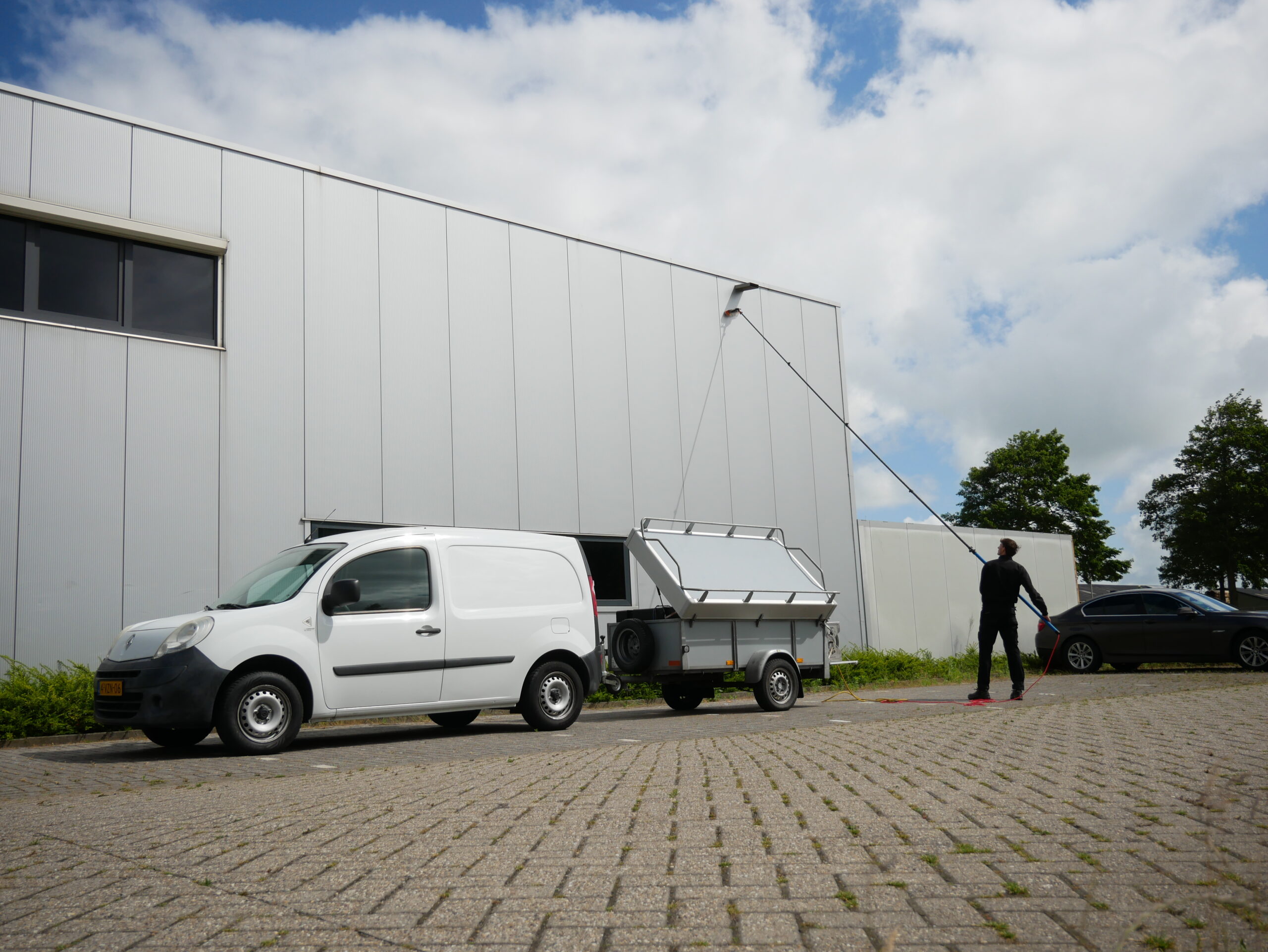 Schoonmaken van bedrijfspand door SYH schoonmaakdiensten